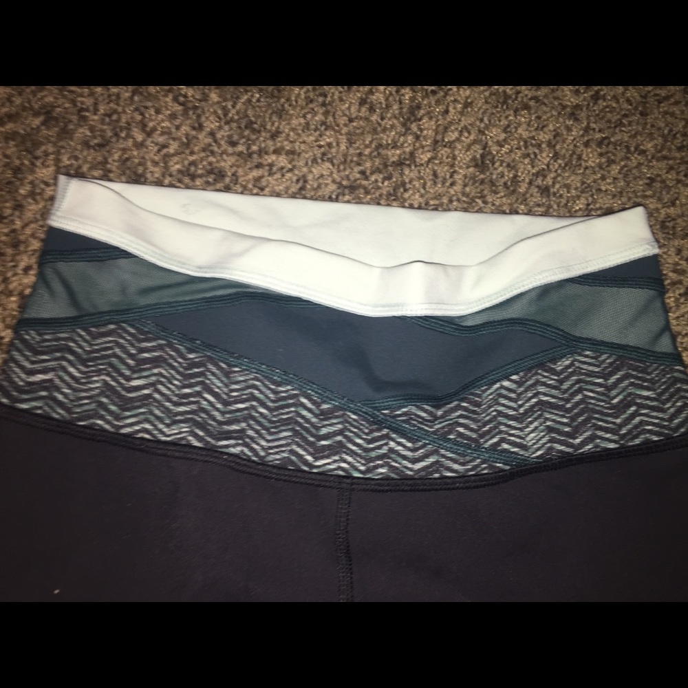 Lululemon Flare yoga pants Size 4